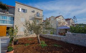 Apartments With A Parking Space Sutivan, Brac - 752